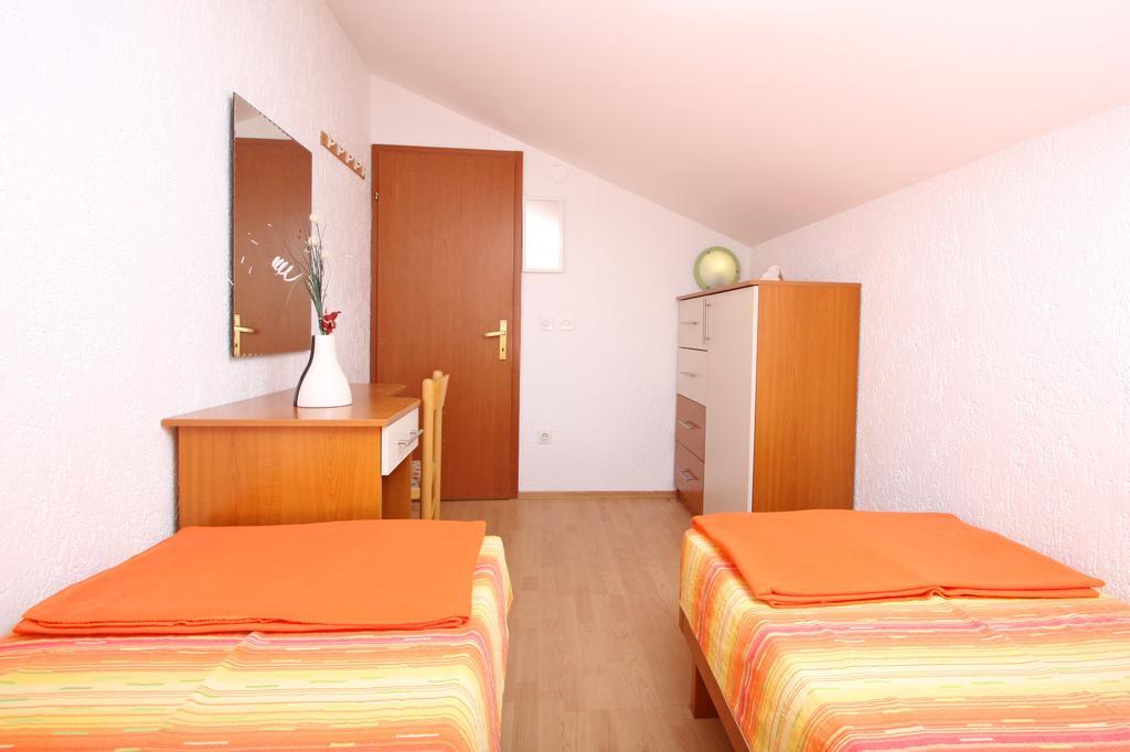 Apartments And Rooms Vesna Новалья Номер фото